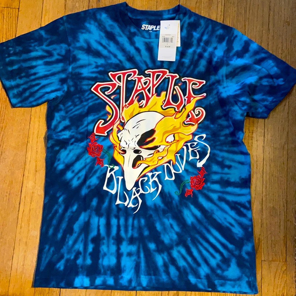Staples Tee shirt